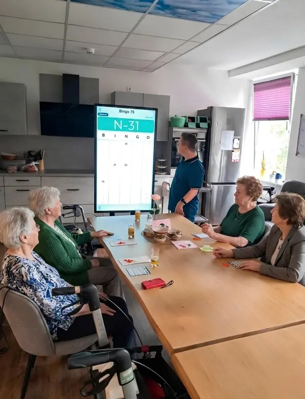 Unser lieber Nick hat heute einige flotte und fröhliche Runden Bingo mit un ...